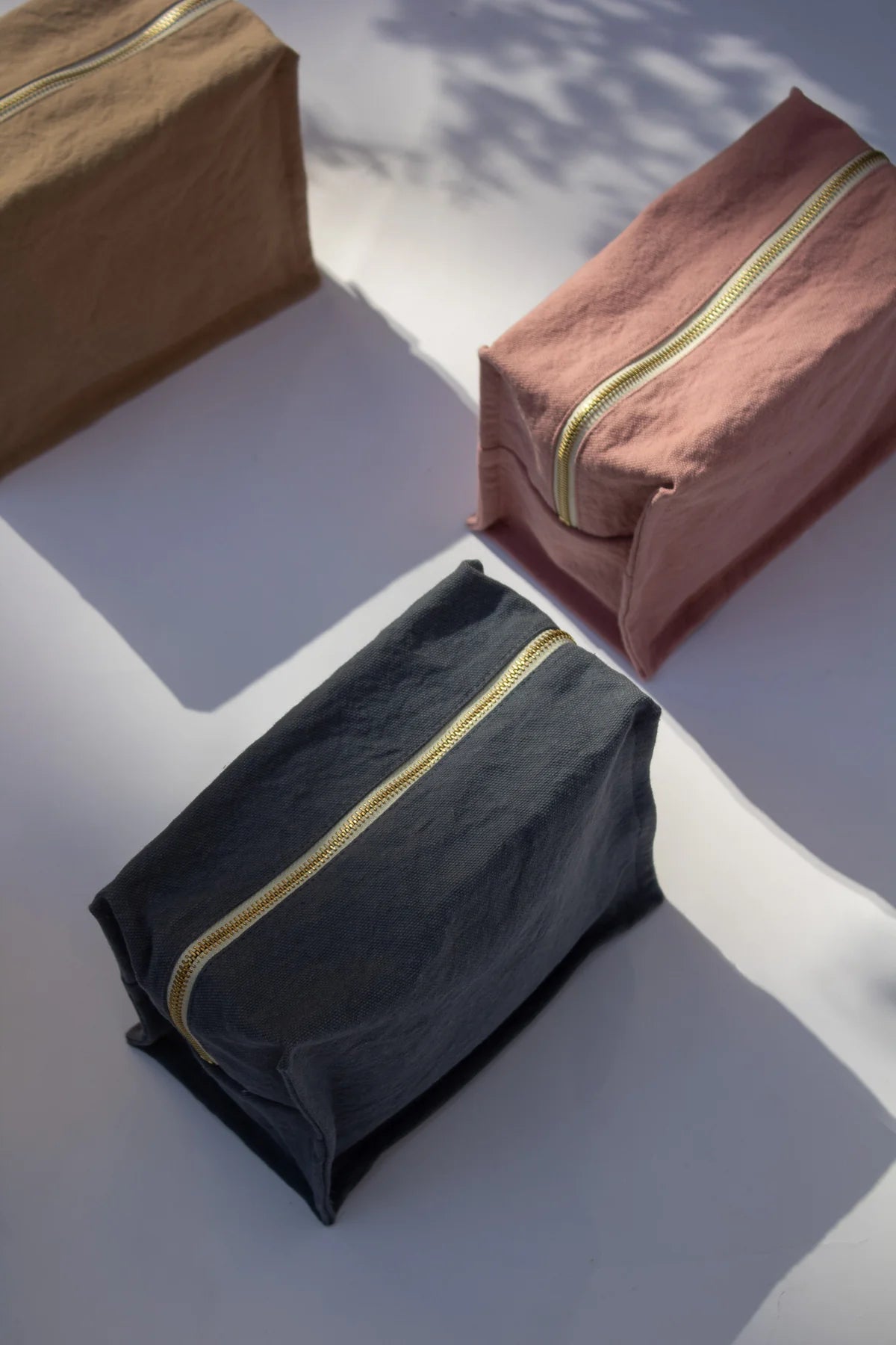 Trousse de toilette - cube - Bois de rose en épaisse toile de coton bio - Les pensionnaires