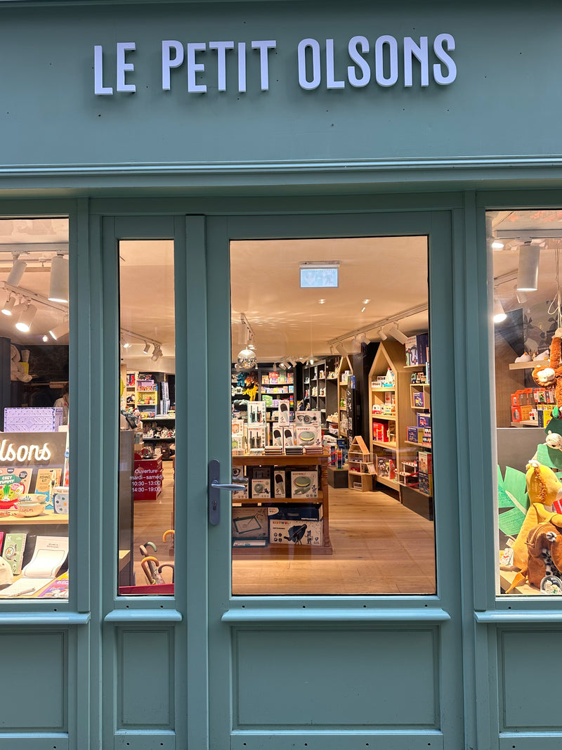 Devanture Le Petit Olsons, boutique enfants 14 rue des Vierges à Vannes
