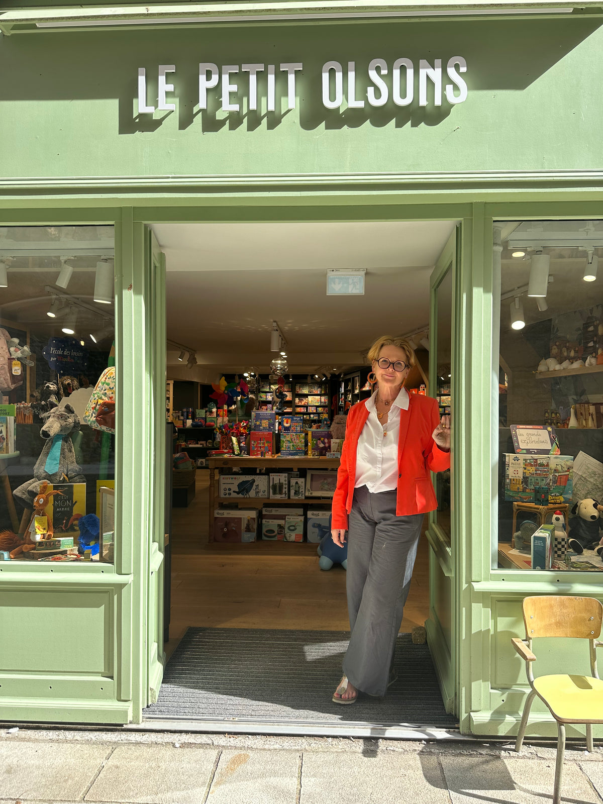 Devanture Le Petit Olsons, 14 rue des Vierges à Vannes
