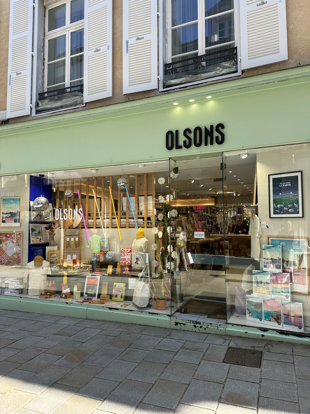Devanture Olsons Vannes Rive Gauche concept store, 26 rue des Vierges